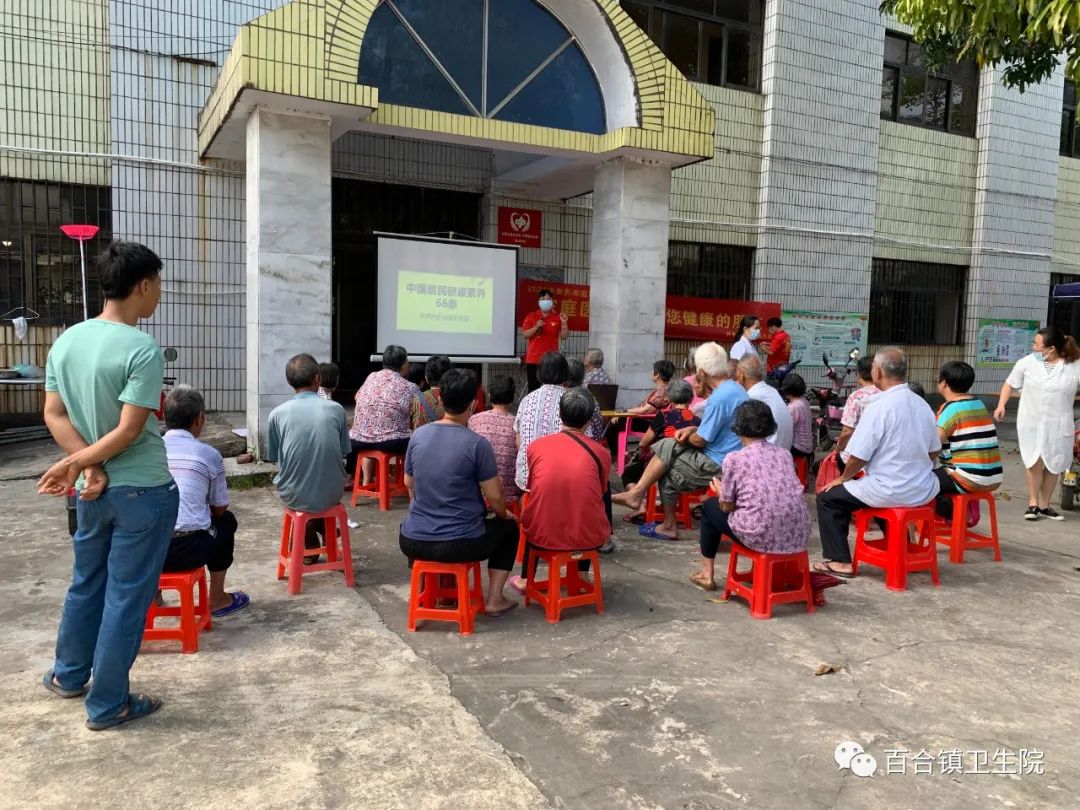 茅岡圩廣場改造后成為群眾日?；顒拥男碌貥?jpg