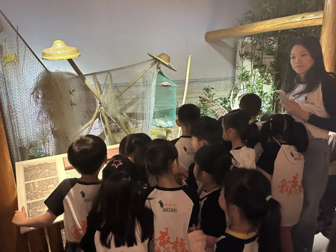 “品非遺雅韻 頌愛國華章”2025年開平市社會主義核心價值觀教育活動在開平非遺館舉行