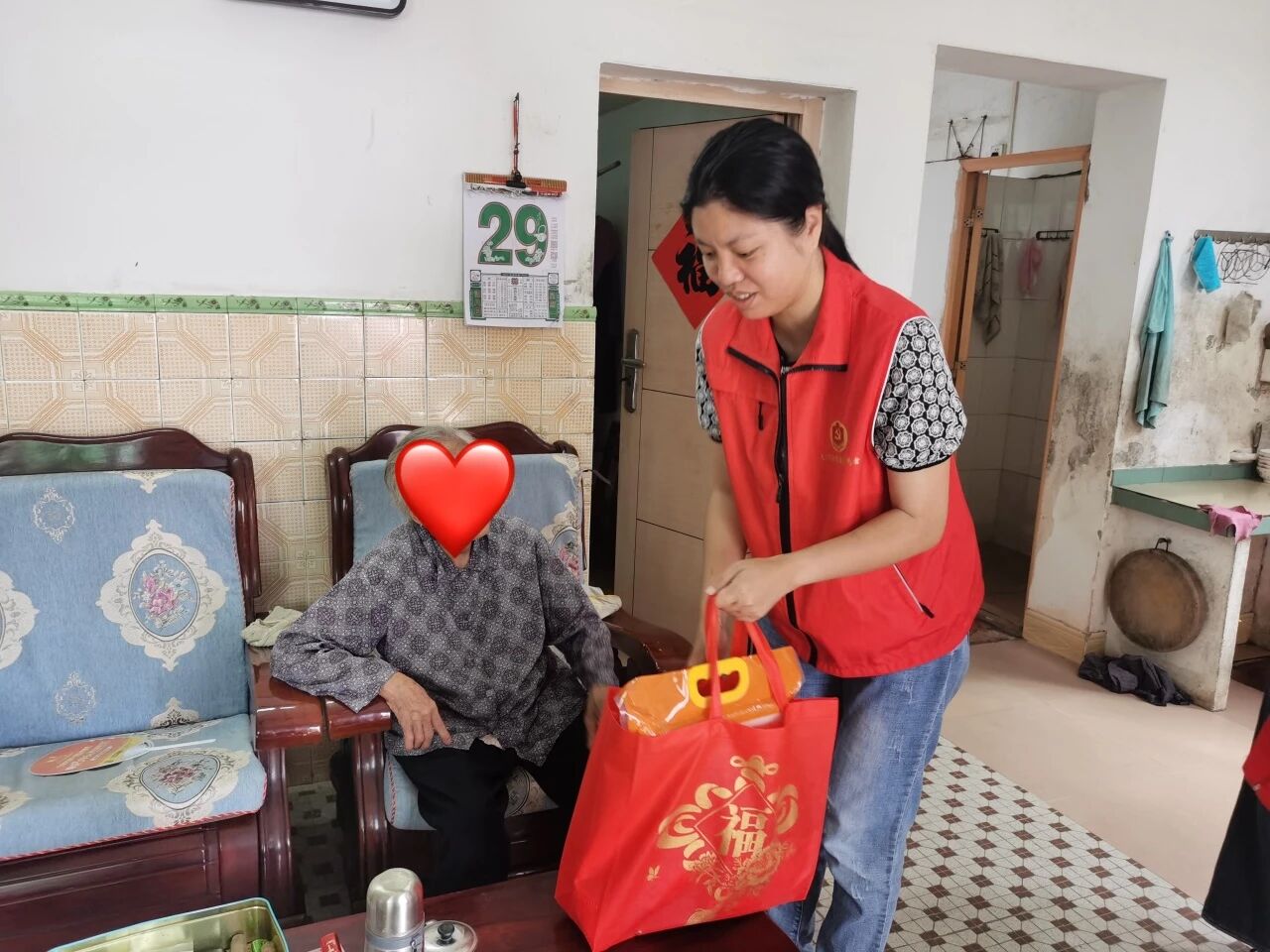 尊老敬老，情暖人間｜大沙鎮社會工作服務站暖心開展敬老月走訪活動
